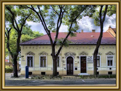 Nőgyógyászat bejárata a Szent Anna utca felől